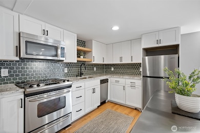 324 NE 50th St, Seattle, WA 98105 - photo 5