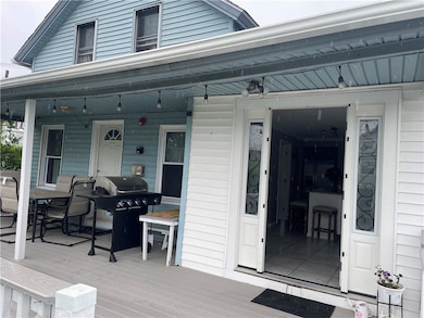 22 Home St, West Warwick, RI 02893 - photo 2