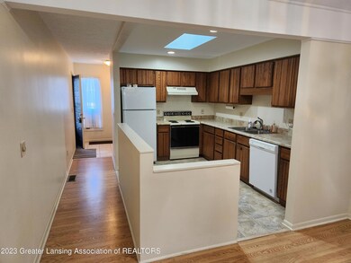 7208 Medallion Dr unit 34, Lansing, MI 48917 - photo 5