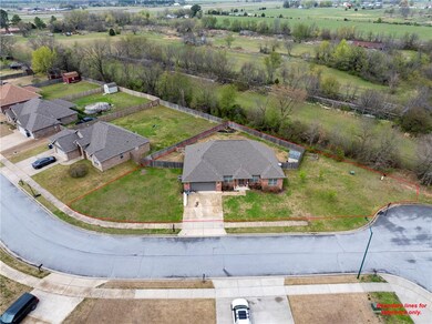 908 Carter Ct, Siloam Springs, AR 72761 - photo 2