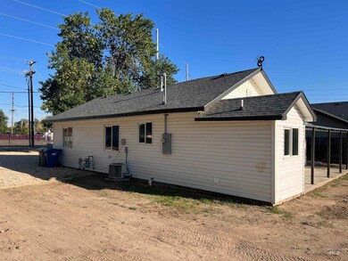 1013 S Chestnut St, Nampa, ID 83686 - photo 3