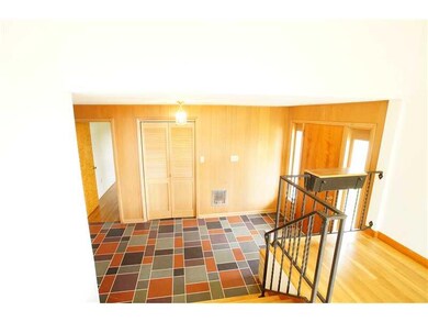 Entry/Foyer.