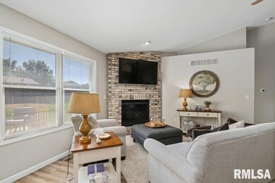 2127 W 59th St, Davenport, IA 52806 - photo 6