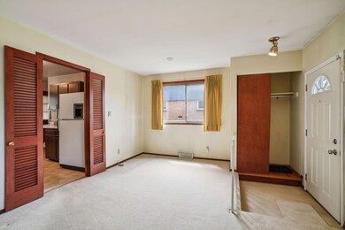 11-web-or-mls-1590-selkirk-rd