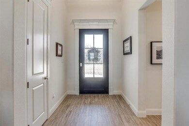 3914 Upper Lake Cir, Granbury, TX 76049 - photo 4