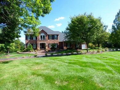 Exterior w/ large front yard