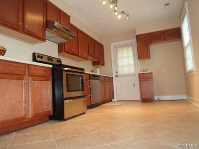 MODERN KITCHEN, SS APPLIANCES, CERAMIC TILE