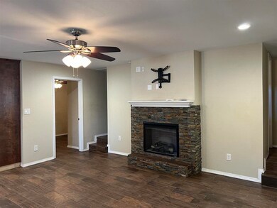 208 W Chapoy St, Del Rio, TX 78840 - photo 4