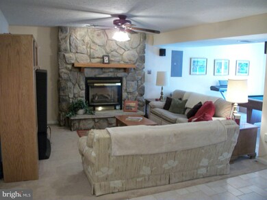 16128 Olmstead Ln, Woodbridge, VA 22191 - photo 5