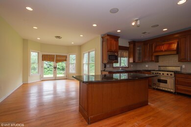 03_10AEdgemereDr_191_KitchenBreakfastRoo