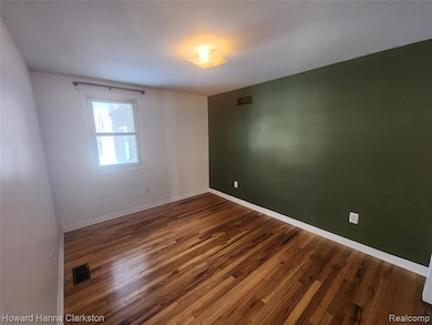 5748 Graves St, Waterford, MI 48327 - photo 7