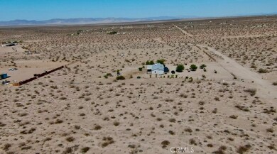60684 Herdmans Rd, Landers, CA 92285 - photo 6