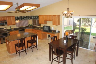 Kitchen / Eat-In Area