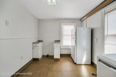 1342 Providence Rd (Top Floor), Scranton, PA 18508 - photo 7