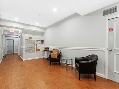 19 Wiget St unit 304, Boston, MA 02113 - photo 6