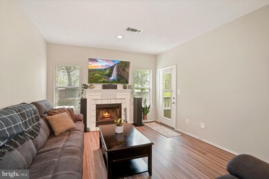 4408 Helmsford Ln unit 103, Fairfax, VA 22033 - photo 2