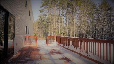 Large L-shaped deck with plenty of...