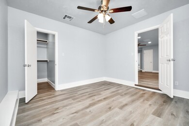 6411 Hollow Oaks Dr, Houston, TX 77050 - photo 6