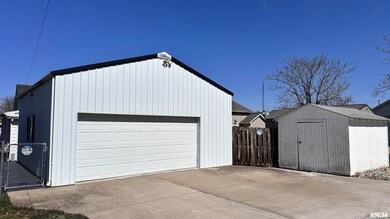 208 W Sylvia Ave, Christopher, IL 62822 - photo 4