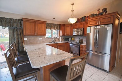 123 Curry Rd, Cranston, RI 02920 - photo 4