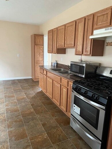 22 Burr St, Springfield, MA 01109 - photo 2