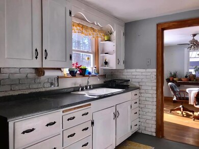 1361 kitchen2