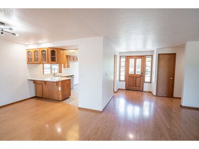 6894 C St, Springfield, OR 97478 - photo 4