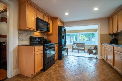 215 Promenade St, Barrington, RI 02806 - photo 3