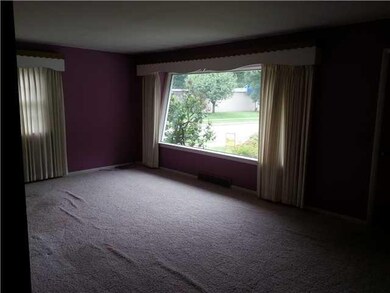 Living Room Large Picture Window, very unique