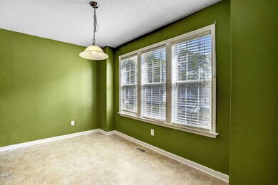 9-web-or-mls-1212 Woodbriar St -14