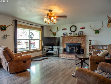 203 NW 7th Ave, John Day, OR 97845 - photo 3