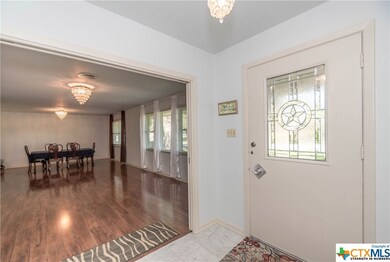 919 E Cedar St, Seguin, TX 78155 - photo 4