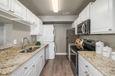 892 S Uravan Ct, Aurora, CO 80017 - photo 2