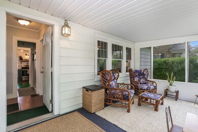005-photo-covered-porch-8322493