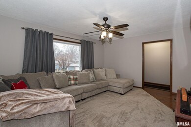 634 Northbrook Dr, Davenport, IA 52806 - photo 3