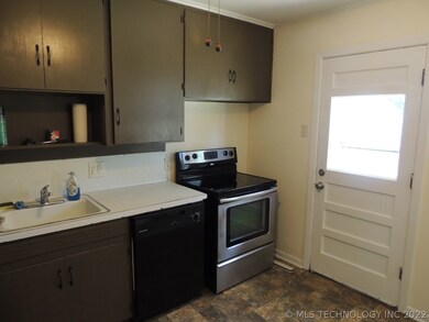 310 E Falletti Ave, Claremore, OK 74017 - photo 3