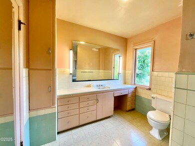 2418 1st St, Tillamook, OR 97141 - photo 5