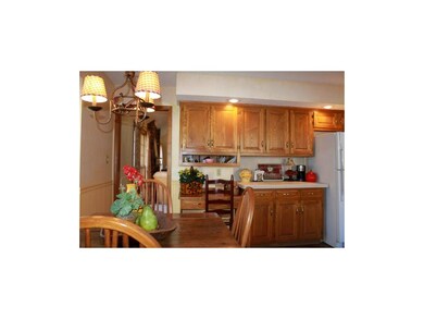 Eat-in kitchen with built-in desk