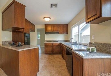 Updated Kitchen w/Granite Countertops