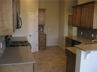 2017 SE 6th St, Moore, OK 73160 - photo 3