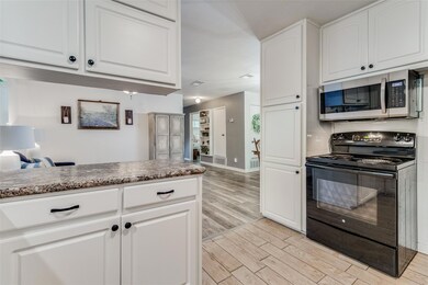 411 E 10th St, Bonham, TX 75418 - photo 5