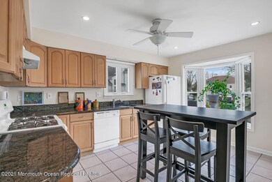 1104 Buckingham Cir Middletown-large-006