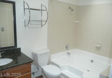 Bathroom with vanity, toilet, and shower / tub com
