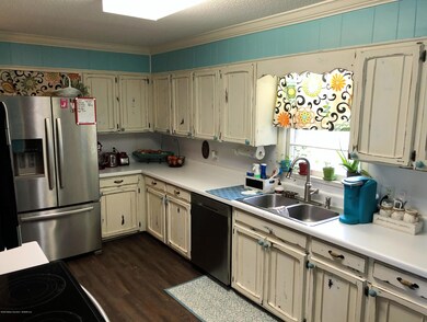 A lot of cabinet space
