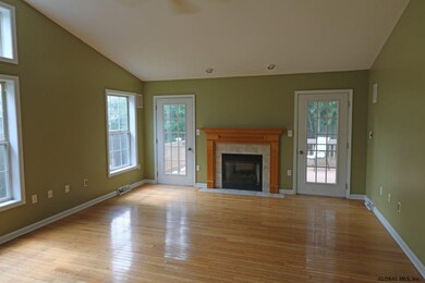 7 Maxwell Dr, Saratoga Springs, NY 12866 - photo 4