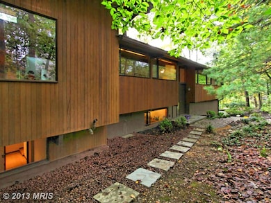 9205 Laurel Oak Dr, Bethesda, MD 20817 - photo 3