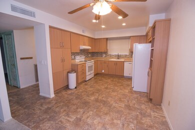 Cerrada Colima Dining rm