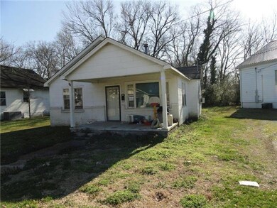 604 Landers St, Shelbyville, TN 37160 - photo 4