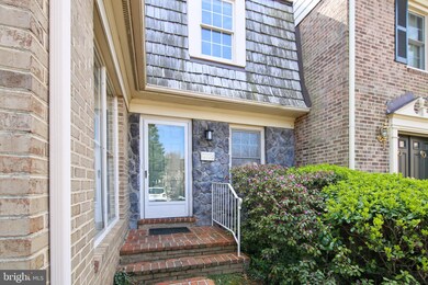 10706 Brewer House Rd, Rockville, MD 20852 - photo 4