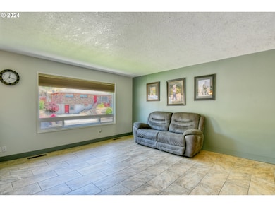 827 NW 6th St, Pendleton, OR 97801 - photo 5